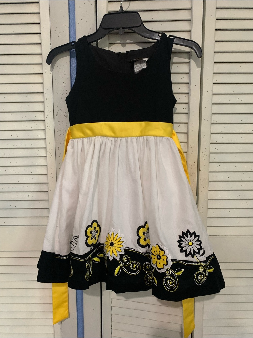 Rare Editions Girls Flower Appliqué & Embroidery Sleeveless Dress